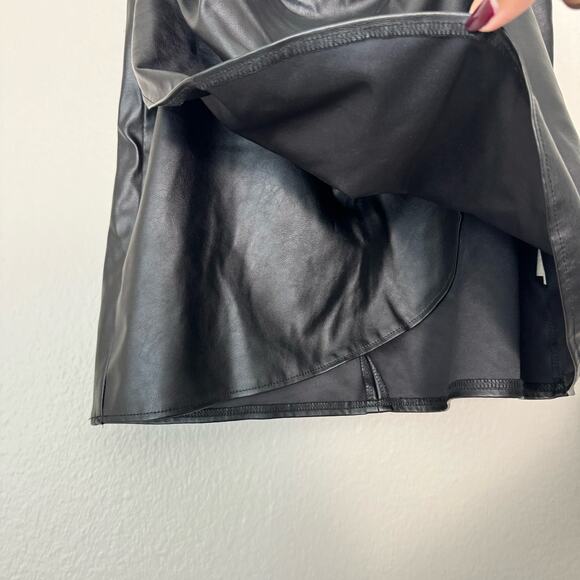 Missguided Women's Black Wrap Mini Skirt Faux Leather A-Line Going Out Size 8 - Picture 3 of 5